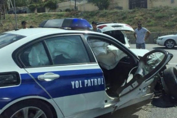 Bakıda “Prius” Yol polisi maşınına çırpıldı -