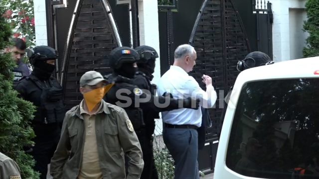 Moldovanın sabiq prezidentinin həbsinin görüntüləri yayıldı