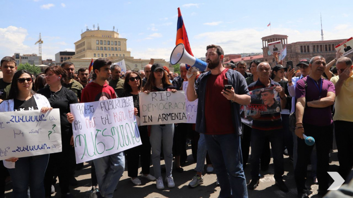 İrəvanda ABŞ səfiri əleyhinə aksiya keçirildi