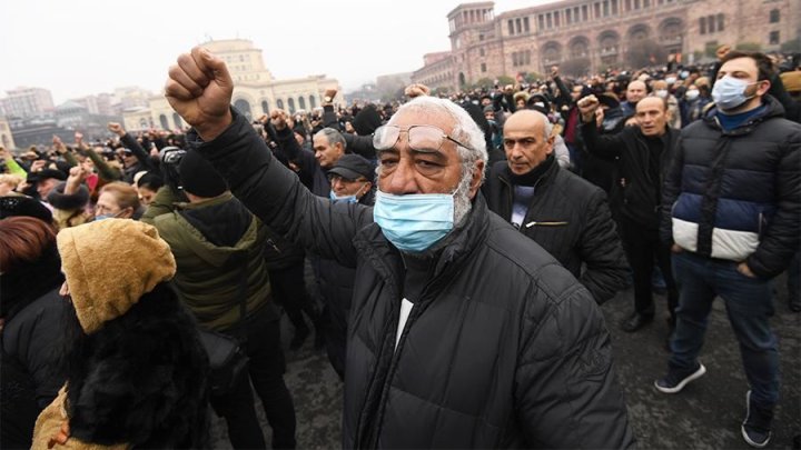 Müxalifət Paşinyana “qansız getməyi” təklif etdi