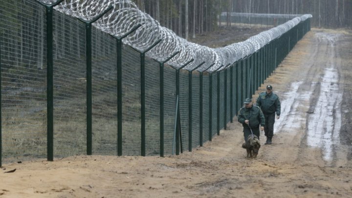 Polşa Belarusla sərhəddə 140 kilometrlik səddin tikintisini başa çatdırdı