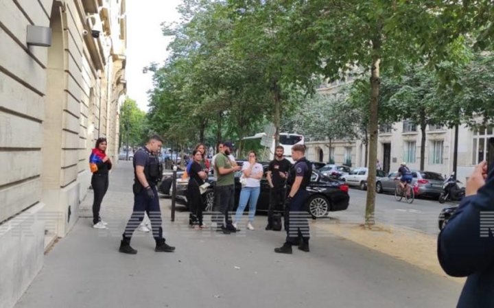 Parisdə bir qrup erməni Azərbaycanın Mədəniyyət Mərkəzinə hücum edib