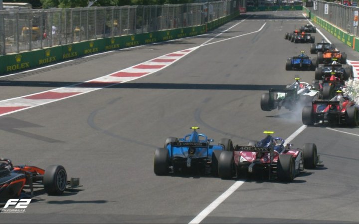 "Formula 2": Bakıda zəncirvari qəza