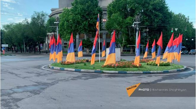 Ermənilər 40 gün öncə qurduqları çadırları yığışdırdılar