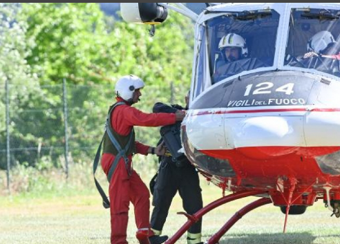 İtaliyada yoxa çıxan helikopterin qalıqları tapıldı