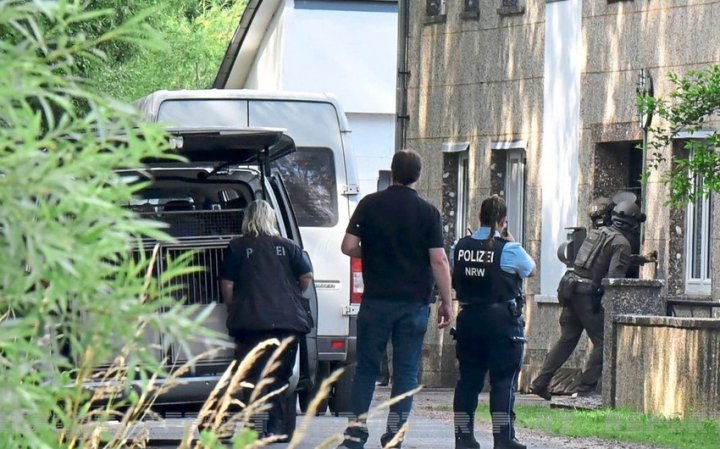Almaniyada qətl törədən azərbaycanlıya görə polis bir neçə obyekt və evə basqın edib