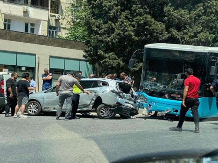 Bakıda daha bir avtobus qəzası -