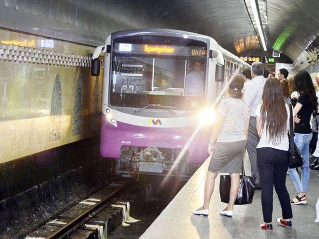 Bakı metrosunda "qatarda tüstülənmə” olub