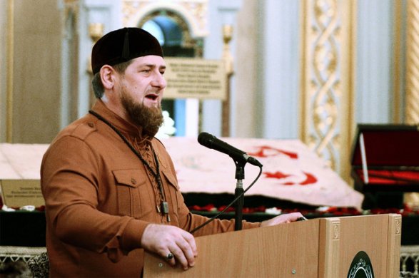 Kadırov Berlində məscid üzərində LGBT bayrağı asılmasına hiddətləndi və...