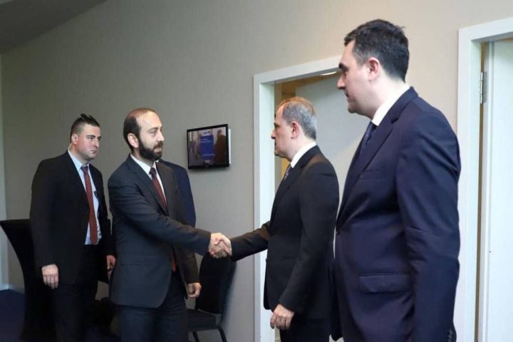ABŞ Rusiyanı Tiflisdən "atəşə tutur" -