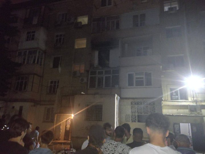 Xırdalanda yaşayış binasında güclü partlayış -