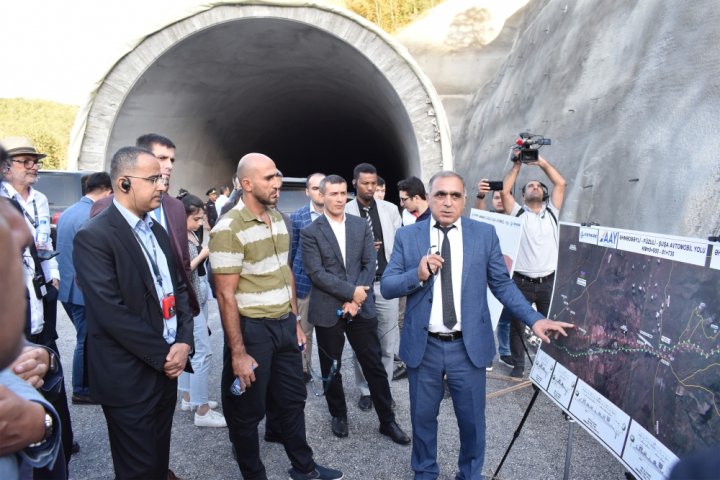 Xarici diplomatlar Əhmədbəyli-Füzuli-Şuşa yolu üzərindəki tunellə tanış olublar