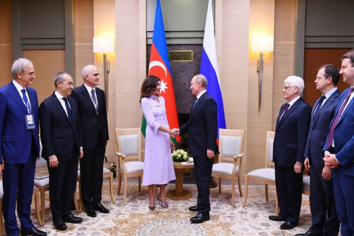 Vladimir Putin Mehriban Əliyevanı təbrik etdi