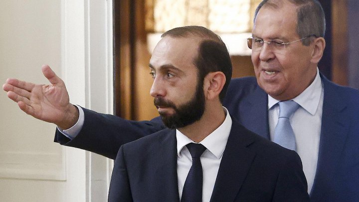 Lavrov və Mirzoyan İrəvanla Bakı arasında sülh müqaviləsini müzakirə ediblər -