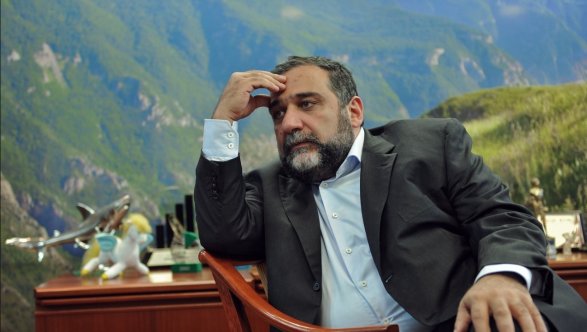 Rusiya və Ermənistan vətəndaşı olan erməni milyarder hansı əsaslarla Qarabağa köçüb?