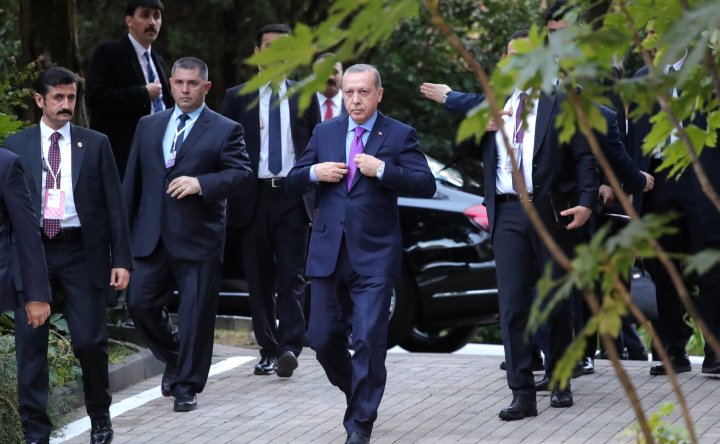 Dünya liderləri Britaniyaya yollanırlar...