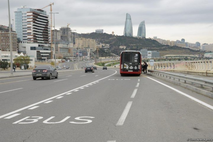 Avtobus zolağına daxil olan digər nəqliyyat vasitələri cərimələnəcək