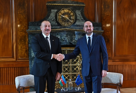 İlham Əliyev Praqada Avropa İttifaqı Şurasının Prezidenti ilə görüşüb -