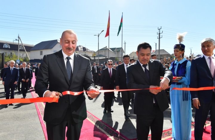 İlham Əliyev və Sadır Japarov Nizami Gəncəvi adına 103 saylı məktəbin açılış mərasimində iştirak ediblər