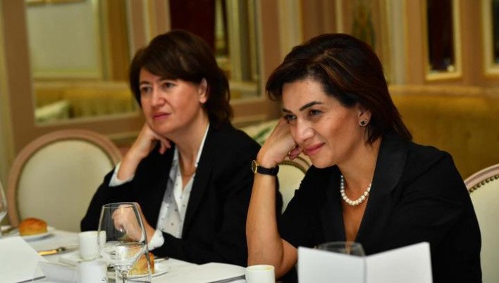 Paşinyanın arvadını Fransada təhqir etdilər -