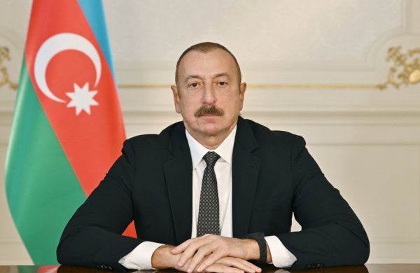 İlham Əliyev əlcəzairli həmkarını təbrik edib