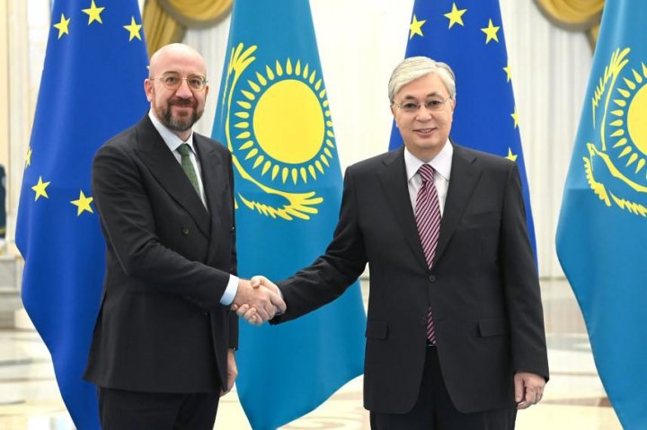 Şarl Mişel Qazaxıstan Prezidenti ilə görüşdü