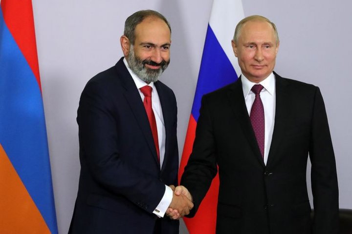 Soçidə Putinlə Paşinyanın görüşü başa çatıb