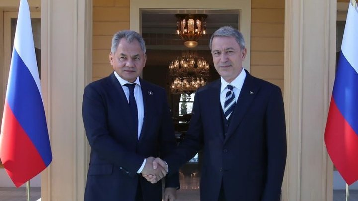 Hulusi Akar və Sergey Şoyqu Ukraynanı müzakirə ediblər