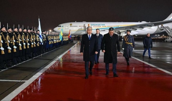 Qazaxıstan Prezidenti Moskvaya gedib