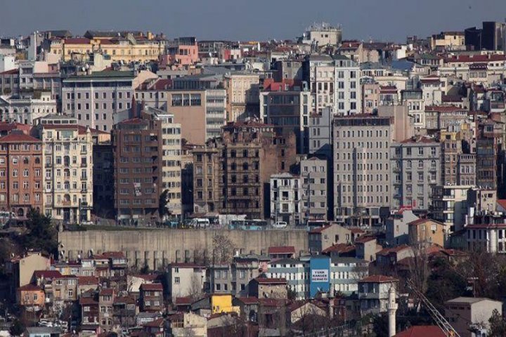 İstanbulda qazıntı zamanı insan skeletləri tapılıb