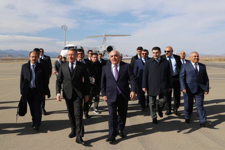 Türkiyənin Vitse-prezidenti Füzuli aeroportu ilə tanış olub -