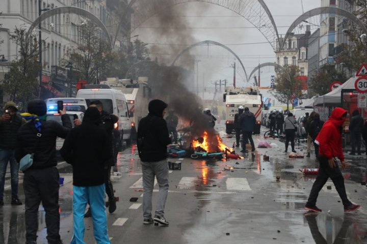 Belçikanın məğlubiyyətindən sonra Brüsseldə iğtişaş...