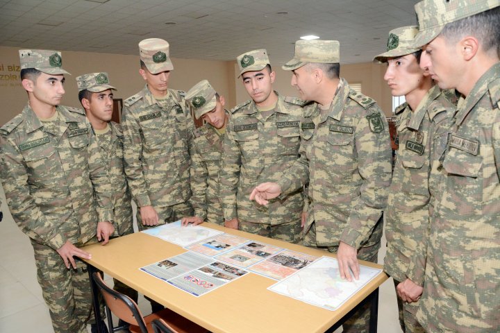 Hərbi qulluqçuların maarifləndirilməsi tədbirləri keçirilib