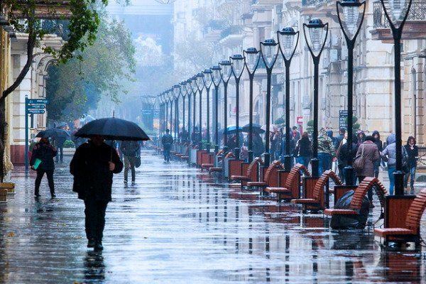 Sabah yağışlı hava davam edəcək