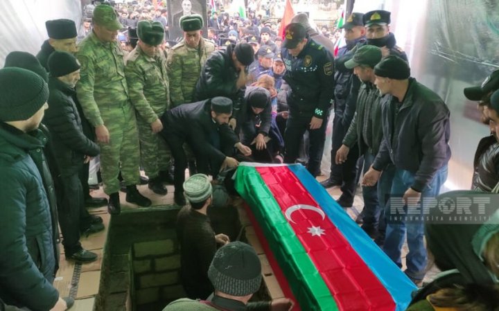 Kəlbəcərdə minaya düşərək şəhid olan hərbçi dəfh olundu
