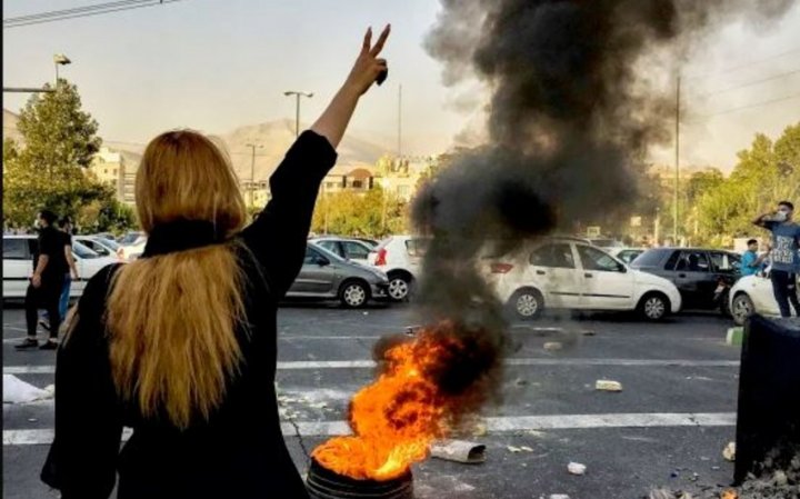 İranda aksiyalar səngimir: iştirakçılar “Xameneiyə ölüm!”, "Qələbə bizimlədir!” şüarları səsləndirirlər -