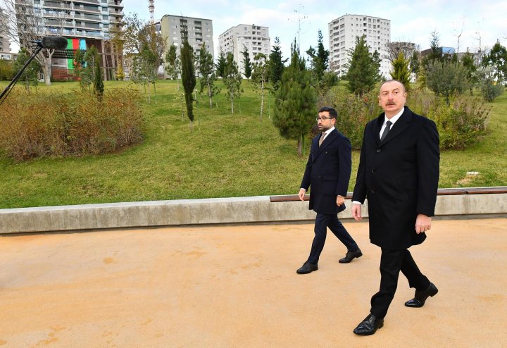 İlham Əliyev Bakıda Mərkəzi Parkın ikinci hissəsinin açılışında iştirak edib -