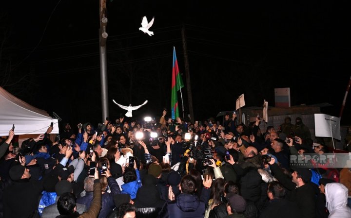 Şuşa-Xankəndi yolunda keçirilən aksiyanın iştirakçıları havaya göyərçin buraxdılar -