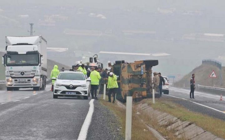 Türkiyədə zirehli avtomobil aşıb