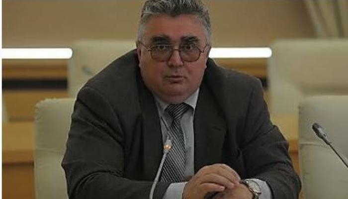 Bakıya raket zərbələri endirməyə çağıran rusiyalı ekspert MDBMİ-dən qovuldu –
