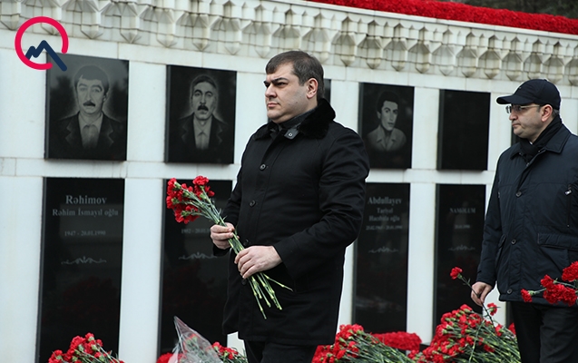 Vasif Talıbovun oğlu Şəhidlər xiyabanını ziyarət edənlər arasında