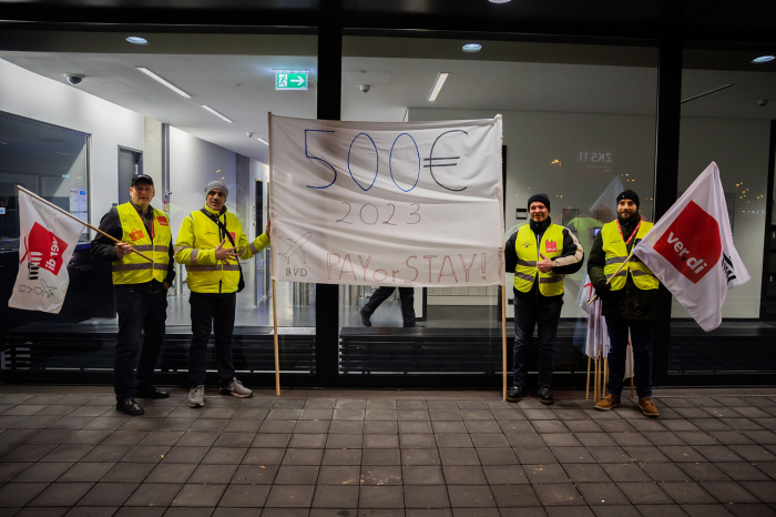 Berlin hava limanında bütün reyslər ləğv edildi