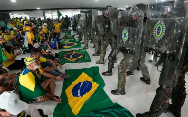 Braziliyada iğtişaşlar: 400 nəfərdən çox saxlanılan var -