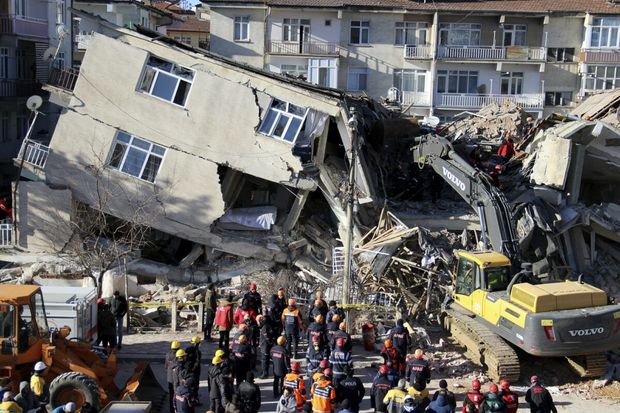 Türkiyədə zəlzələ nəticəsində 10 Azərbaycan vətəndaşı həlak olub -