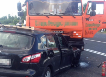 Salyanda minik maşını "KamAZ"la toqquşdu