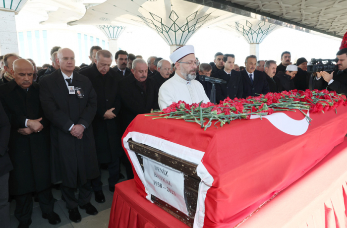 Ərdoğan Dəniz Baykalın dəfnində müxalifətçilərdən yalnız bir nəfərlə görüşdü