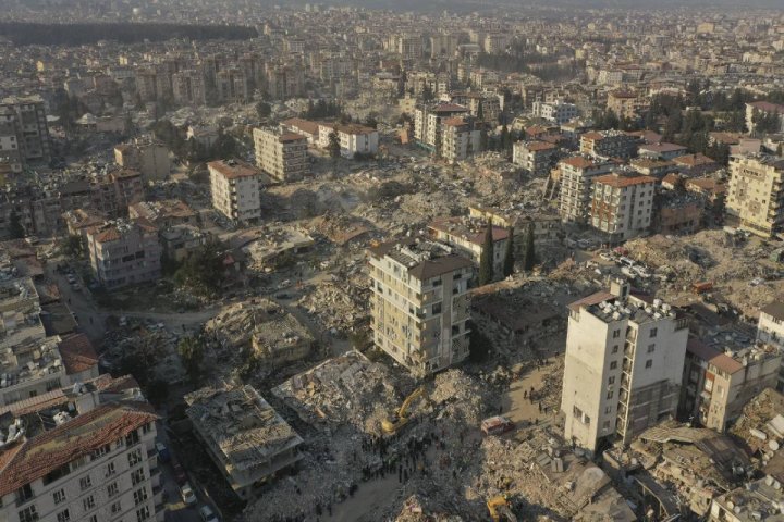 Türkiyədə bu gündən zəlzələ bölgəsində dağıntıların təmizlənməsinə başlanıb