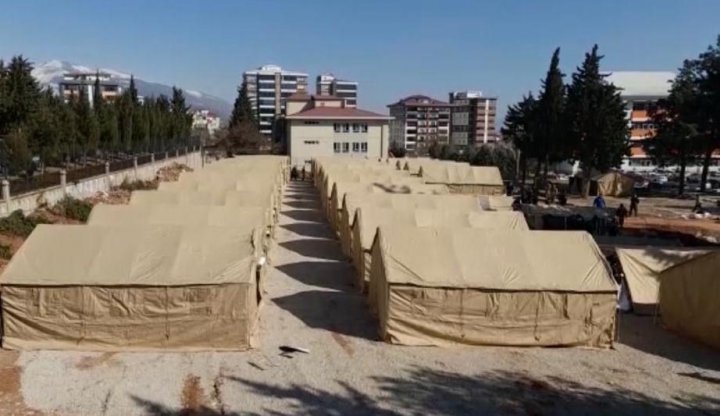 Azərbaycan xilasediciləri Kahramanmaraşda 3 ünvanda növbəti çadır şəhərcikləri qurub -