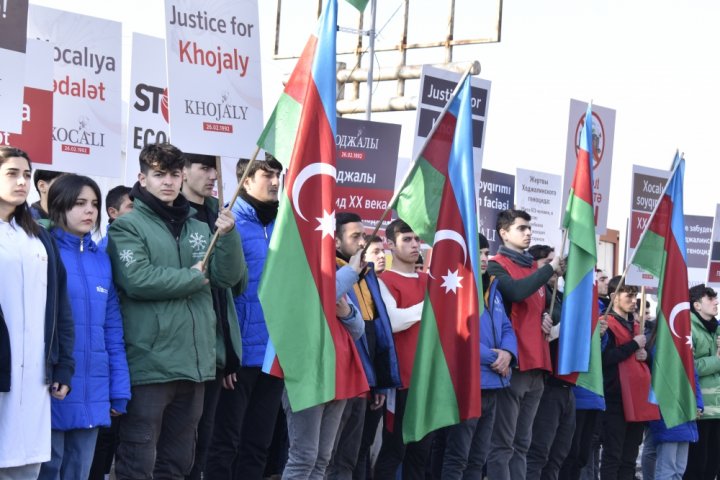 Laçın-Xankəndi yolu: Aksiya iştirakçıları da Xocalı qurbanlarının xatirəsini andılar