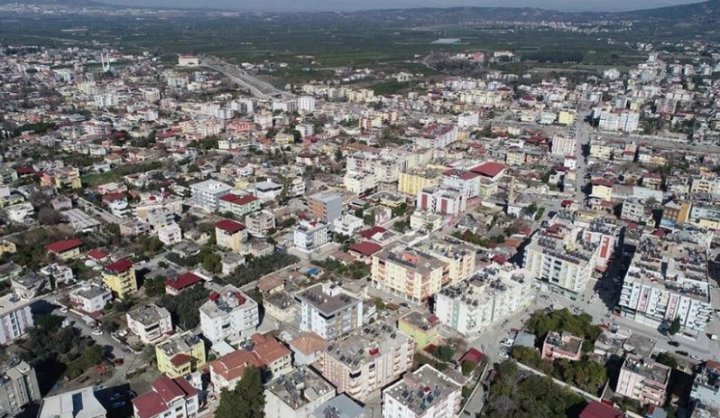 Hatayın 42 min əhalisi olan rayonunda bir bina belə uçmayıb